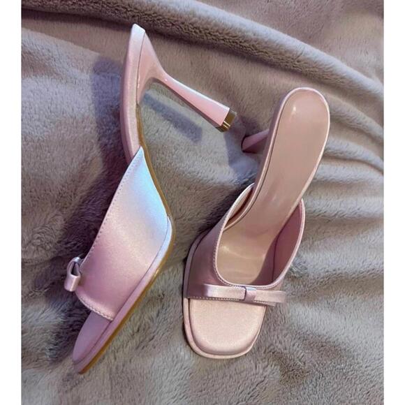 Shoes - Pink heels